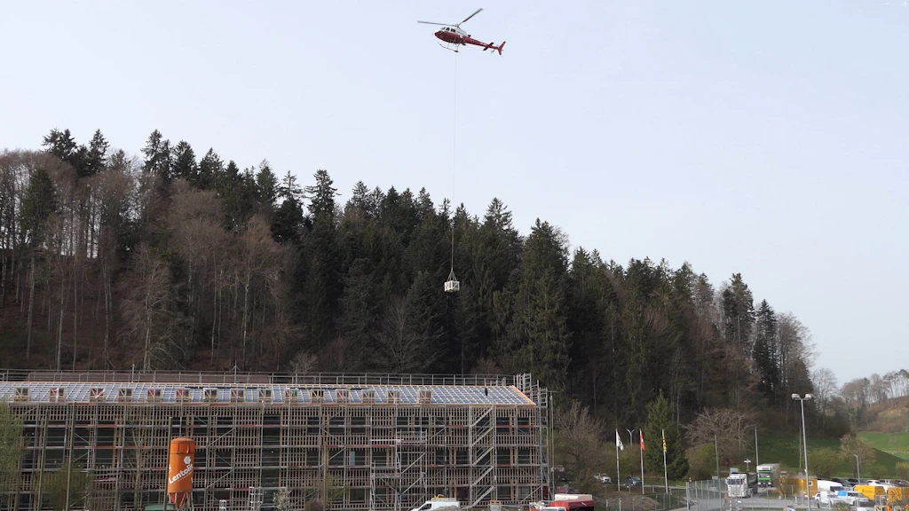 Heliswiss transporte des solapanels